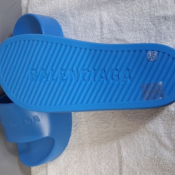 Womens Balenciaga Vibrant Blue Slide Sandals Size 8 Beachy Casual Platform NIB - Picture 6 of 6